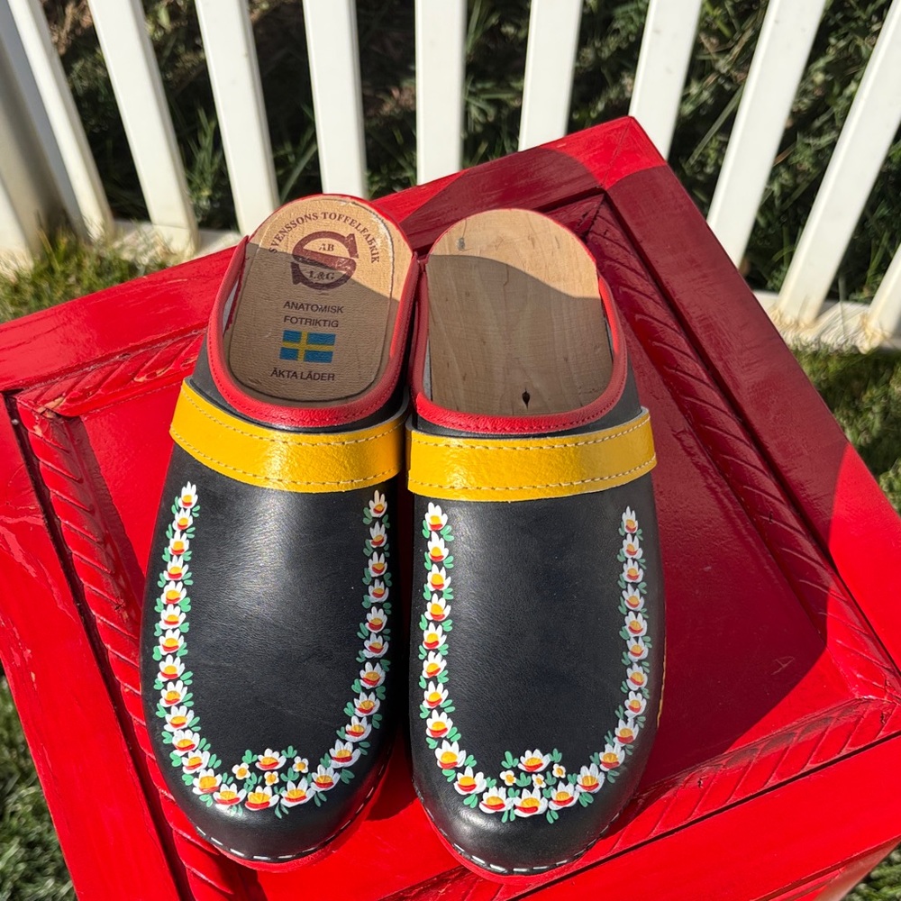 Clogs Swedish Hand Painted Worn Twice, Size 8.5-9
